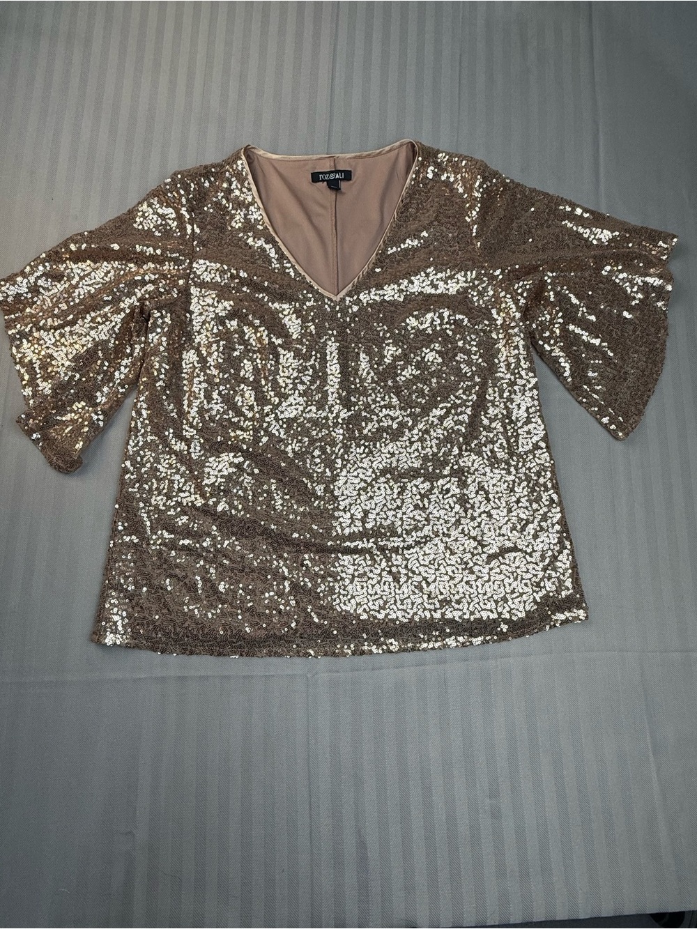 Roz & Ali Bronze Sequin V-Neck Bell Sleeve Party Top Medium